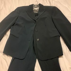 Women’s navy 2-piece pant suit